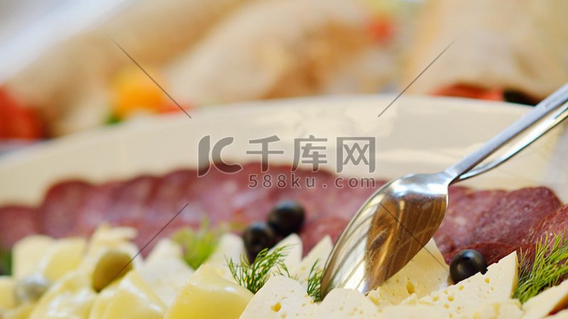 小标题：原料储存的重要性
